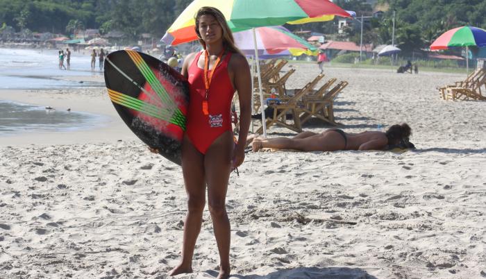 Fanny-Villao-surfista-ecuatoriana