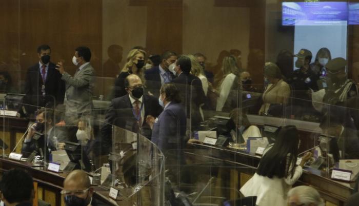 Henry Kronfle y César Rohon en la sesión inaugural de la Asamblea Nacional, 14 de mayo de 2021