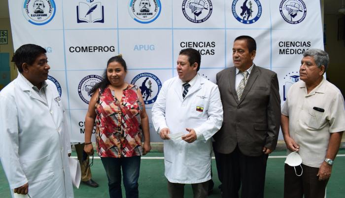 Encuentro. Médicos, catedráticos y sociedad civil, en el exhorto.