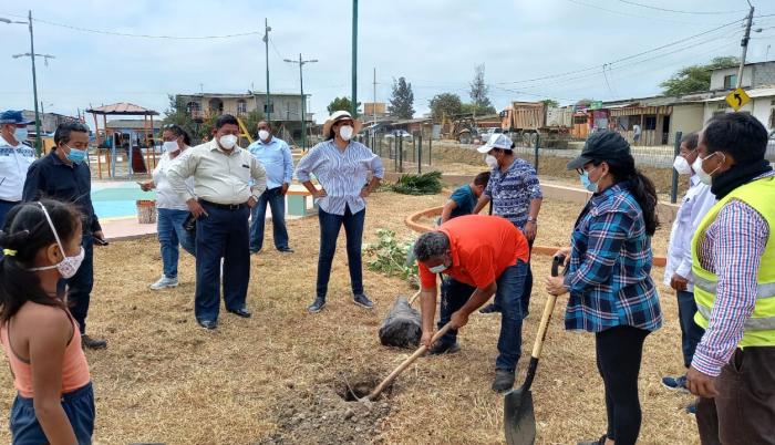 Personal municipal visitó El Morro para realizar una siembra y minga en un parque.