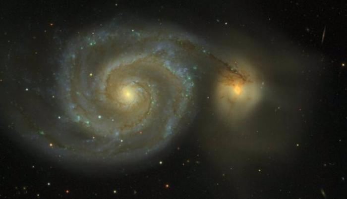 DESI está ubicado en el Observatorio Nacional de Kitt Peak (Estados Unidos) y, con el registro de la luz de unos 30 millones de galaxias, ayudará a los científicos a elaborar un mapa del universo en 3D con un detalle sin precedentes.
