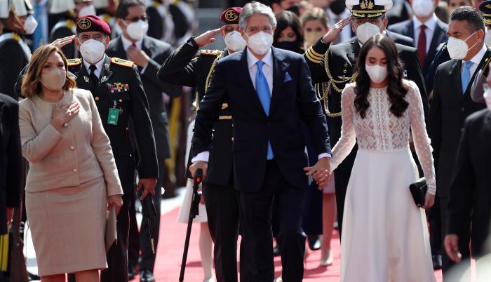 El saliente presidente de Ecuador, Lenin Moreno, acompañado de su familia, llega para la ceremonia de transmisión de mando a Guillermo Lasso hoy