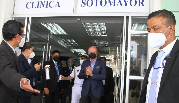 Alfredo Borrero_Visita a hospitales