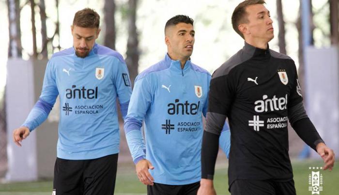 Uruguay-Luis-Suárez-práctica