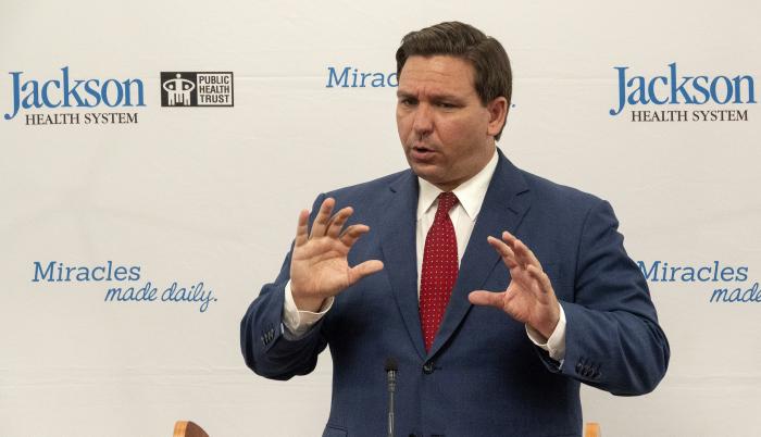En la imagen, el gobernador de Florida, Ron DeSantis.