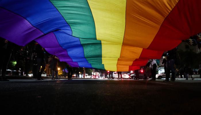 En Chile no es legal el matrimonio entre personas del mismo sexo, una de las mayores luchas de los colectivos LGTBI en Chile, donde los homosexuales solo pueden unirse desde 2015 bajo la figura legal de