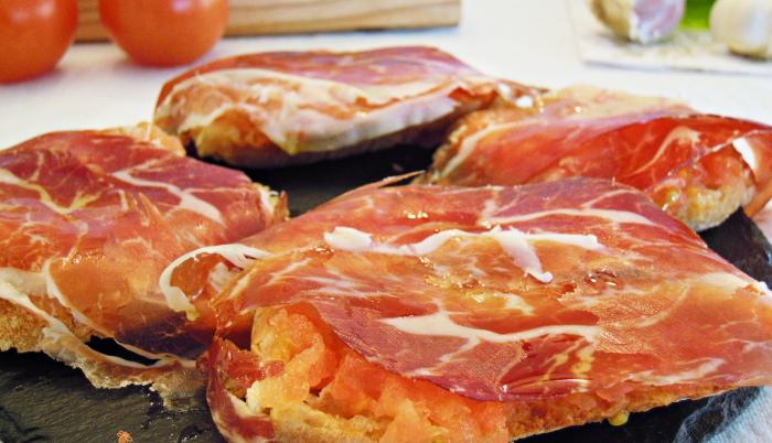 Pan con tomate y jamón serrano