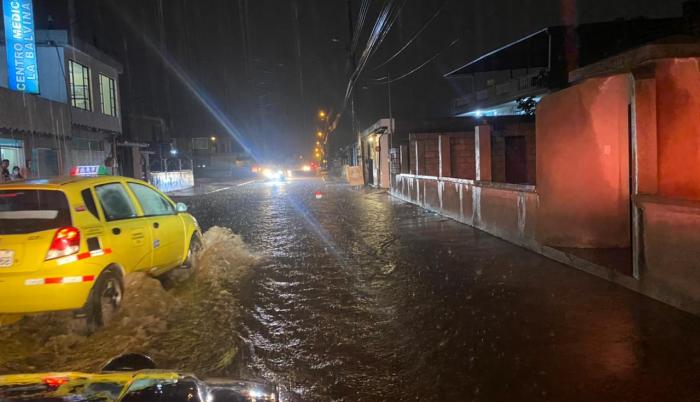 Hasta el momento no se reportan heridos tras la lluvia.