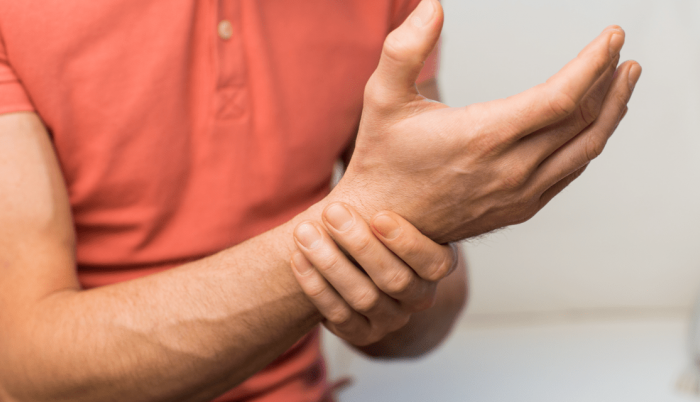 Hombre con la enfermedad llamada Amiloidosis hereditaria,