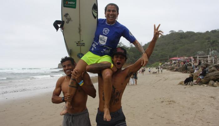 Silvana Lima surf QS