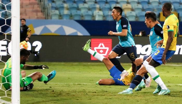 ÁNGEL-MENA-GOL-ECUADOR