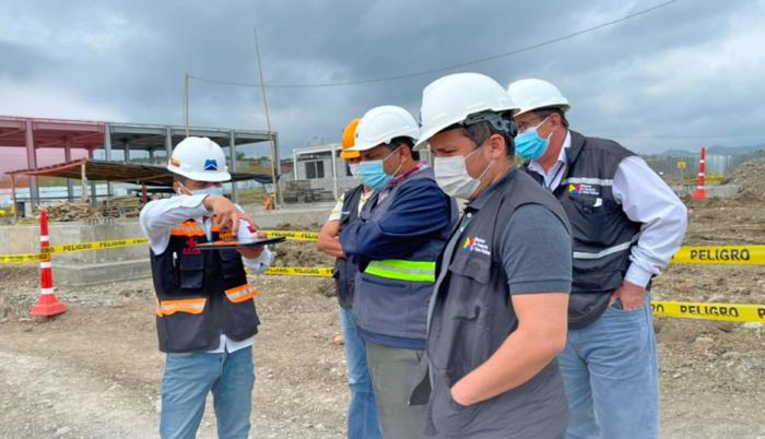 Director Del Mtop En Manabi Verifica Las Obras De Un Hospital Esperado Desde 2016