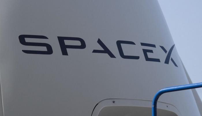 La cápsula de la SpaceX tenía previsto este martes separarse del laboratorio orbital, en el que se ha mantenido adjunto más de un mes, para iniciar su retorno a Tierra, de igual forma con material científico y equipos en desuso de la Estación Espacial Int