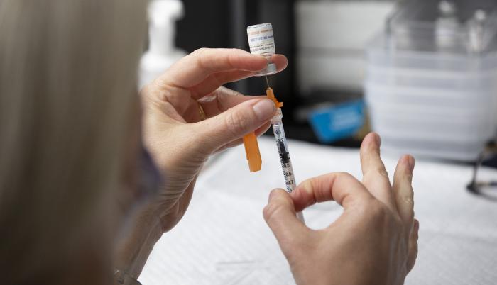 Imagen de una dosis de Pfizer.