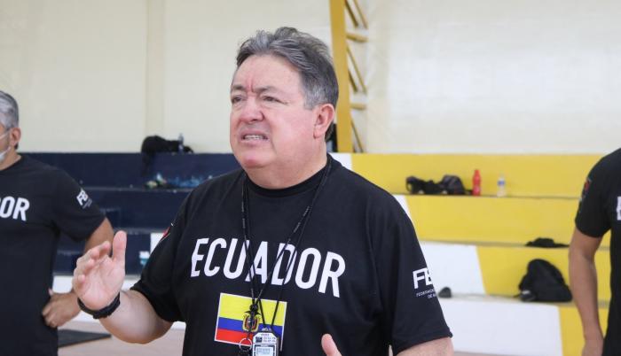 John-Escalante-entrenador-baloncesto-luto