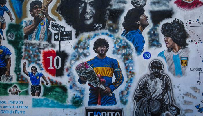 Fotografía de un mural dedicado a Diego A. Maradona en el barrio Lomas de Marilo, el 21 de julio de 2021 en la localidad de Bella Vista en la provincia de Buenos Aires.