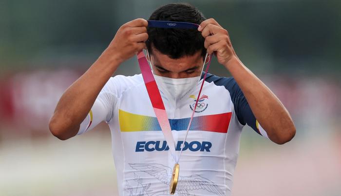 richard-carapaz-premiación-medalla