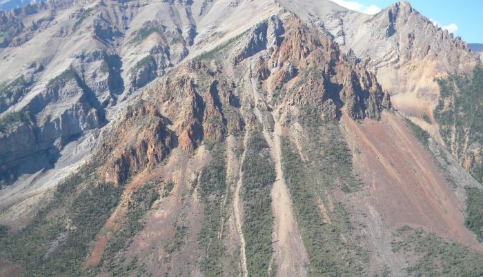 Imagen de una montaña en los Territorios del Noroeste (Canadá).