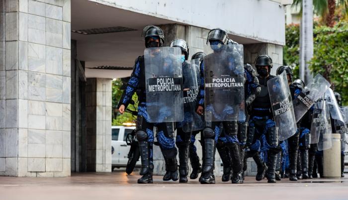 Operativo de control de comercio informal por parte de miembros del Cuacme.