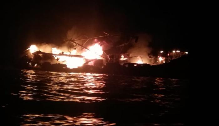 incendio de barco