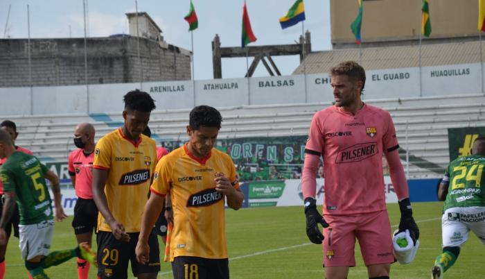 Orense y Barcelona empatan 0-0 en el primer tiempo.
