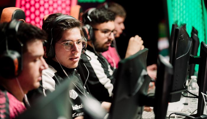 Krü Esports, equipo propiedad del futbolista argentino Sergio 'Kun' Agüero, barrió este viernes por 3-0 a Australs para ganar la final de la fase 3 del Valorant Challengers y con ello el boleto al Mundial que será en diciembre.
