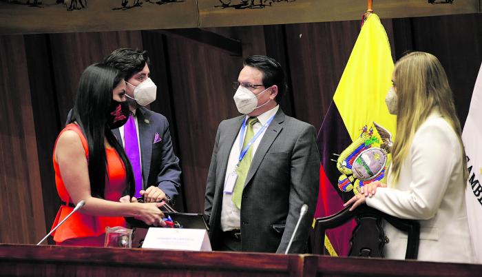 Trámite. La asambleísta Yeseña Guamaní (i) es la interpelante del juicio.