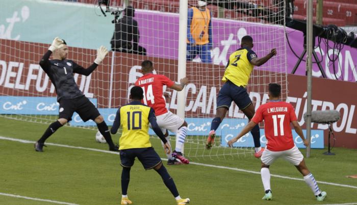 ECUADOR-PARAGUAY-TORRES-GOL