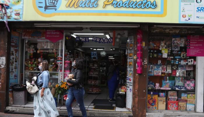 Gente caminando La Mariscal