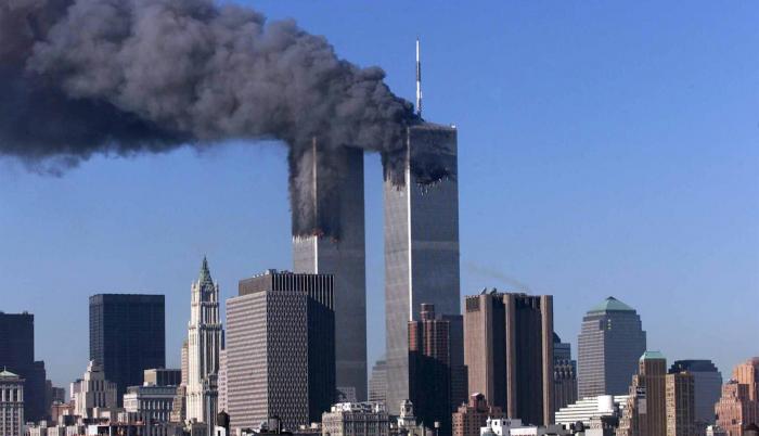 Imagen de archivo que muestra las Torres Gemelas en llamas después del atentado del 11 de septiembre de 2001 en Nueva York