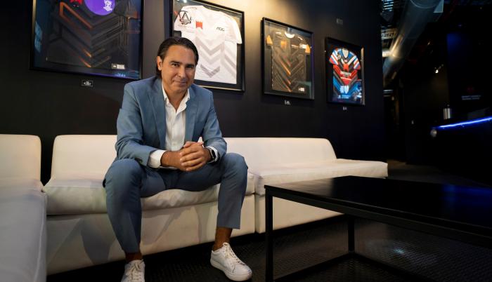 Fotografía sin fecha específica de toma, cedida por Infinity, donde se observa a su director, el argentino Diego Foresi, mientras posa para fotos en México.