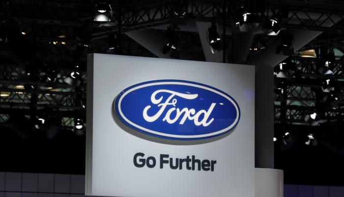Ford también ha establecido otros programas pilotos de entrega a domicilio con vehículos sin conductor con compañías como la cadena de pizza Domino's y Postmates.