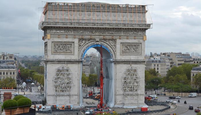 El Arco del Triunfo embalado, una obra efímera acorde al siglo XXI