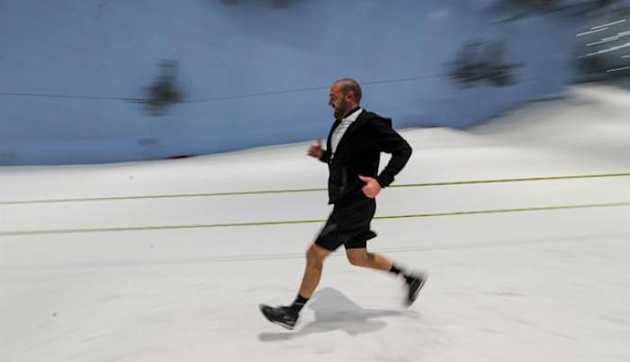 Esta es la segunda edición de la carrera sobre nieve organizada por el Consejo de Deportes de Dubái en este centro comercial que cuenta con pistas de esquí, un parque de juegos en la nieve y otras actividades para vivir una experiencia alpina en medio del