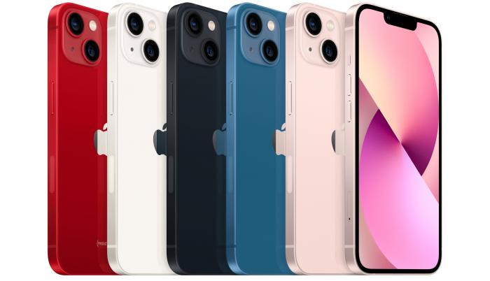 Fotografía cedida por Apple donde se muestran los diferentes colores de su nuevo iPhone 13 que saldrá a la venta este viernes a un precio de 799 dólares (909 euros en Europa) y de su iPhone 13 mini que tendrá un precio de 699 dólares (809 euros en el merc