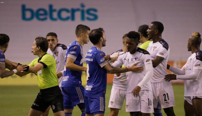 PELEA-LIGA-QUITO-EMELEC