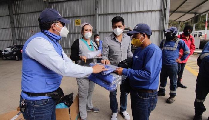 Entrega-de-trajes-de-bioseguridad-1-800x445