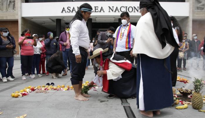 Santi- asamblea- corrupción