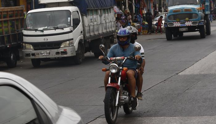 CIUDADANOS EN MOTO (7056551)