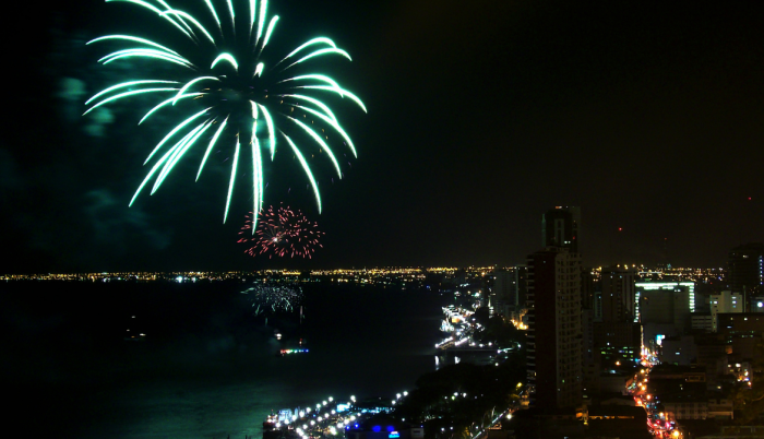 Los juegos artificiales fueron el consuelo en los festejos de Navidad y Fin de Año en el 2020