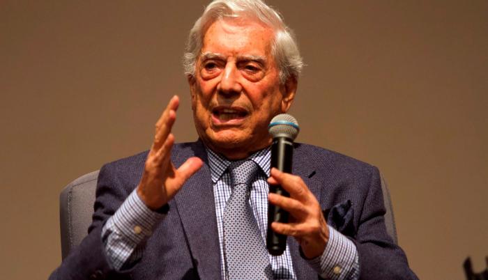 El escritor peruano Mario Vargas Llosa, en una fotografía de archivo.