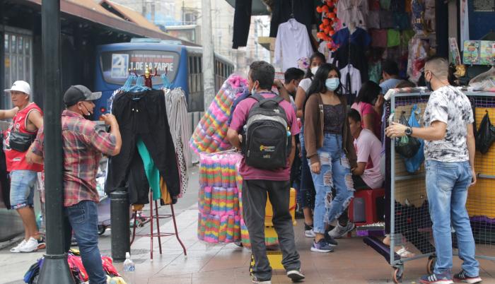 VENDEDORES INFORMALES (7086168)
