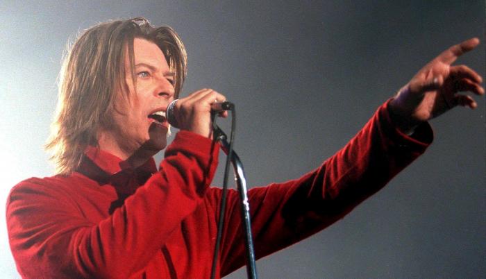 Fotografía de archivo de David Bowie durante un concierto en Viena.