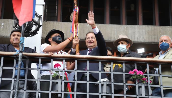 Santiago Guarderas - bastón de mando - Quito -Posesión