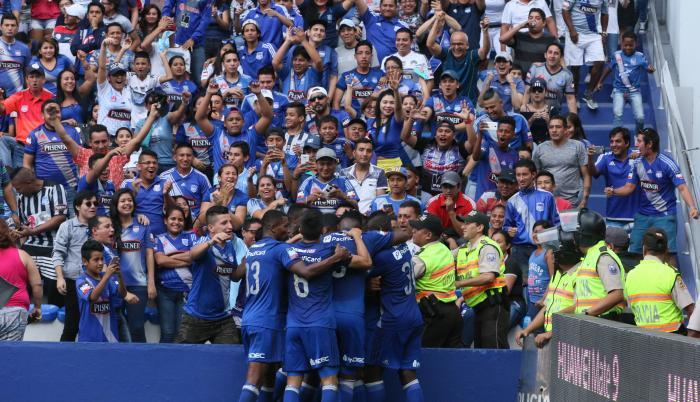 Emelec-hinchas-capwell-regreso