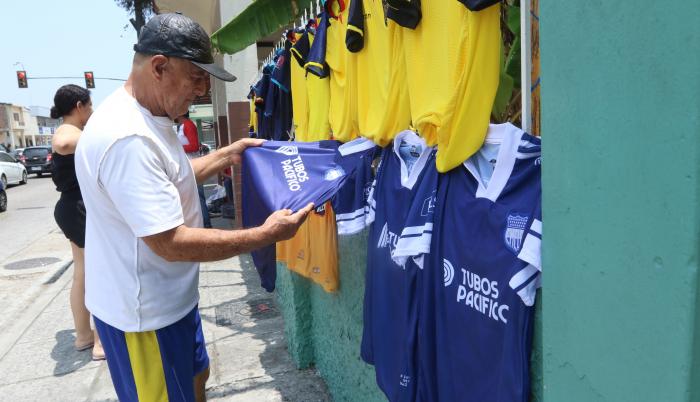 Emelec-hinchas-capwell-regreso