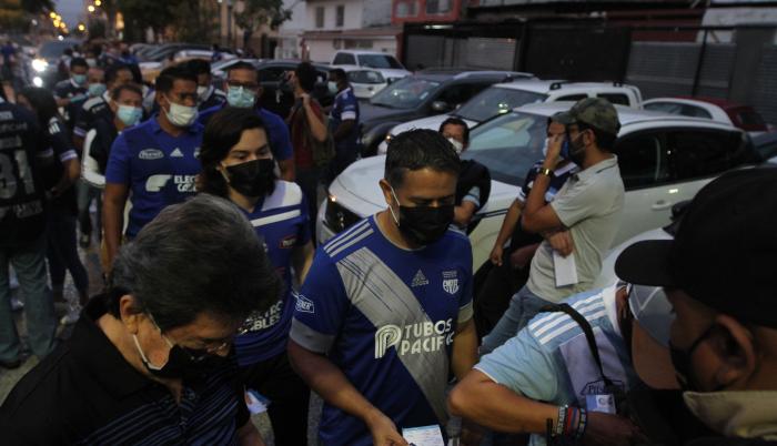 PREVIA-EMELEC-hinchas-Capwell