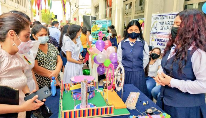 Guayaquil: Estudiantes Exhiben Su Creatividad En Una Feria