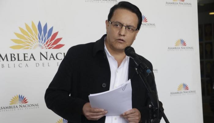 FERNANDO VILLAVICENCIO (6860297)