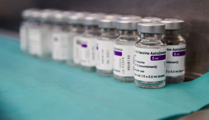 Fotografía de archivo de una vista de dosis de vacunas contra el coronavirus.